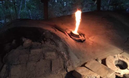 穴窯窯焚き体験Hole Kiln Firing Experience